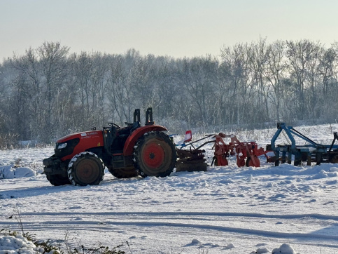 Tracteur sur la neige